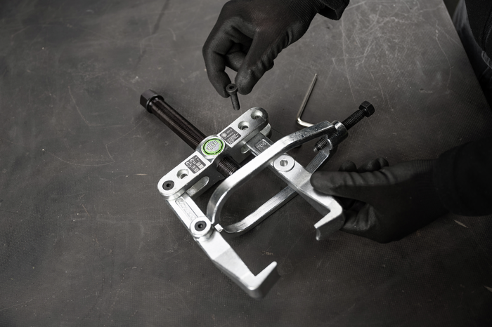 Kukko 2-Arm Bearing Puller with Side Clamp 204-1
