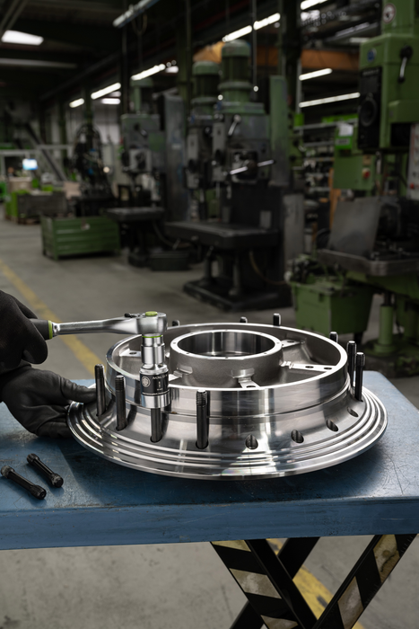 Kukko Stud Extractor for Tight Spaces