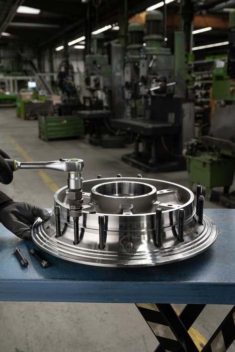 Kukko Stud Extractor for Tight Spaces