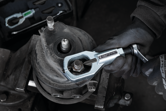 Kukko Double-Edged Mechanical Nut Splitter