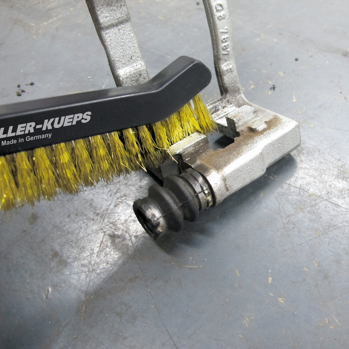Mueller 467 000 Brake Caliper Brush Kit